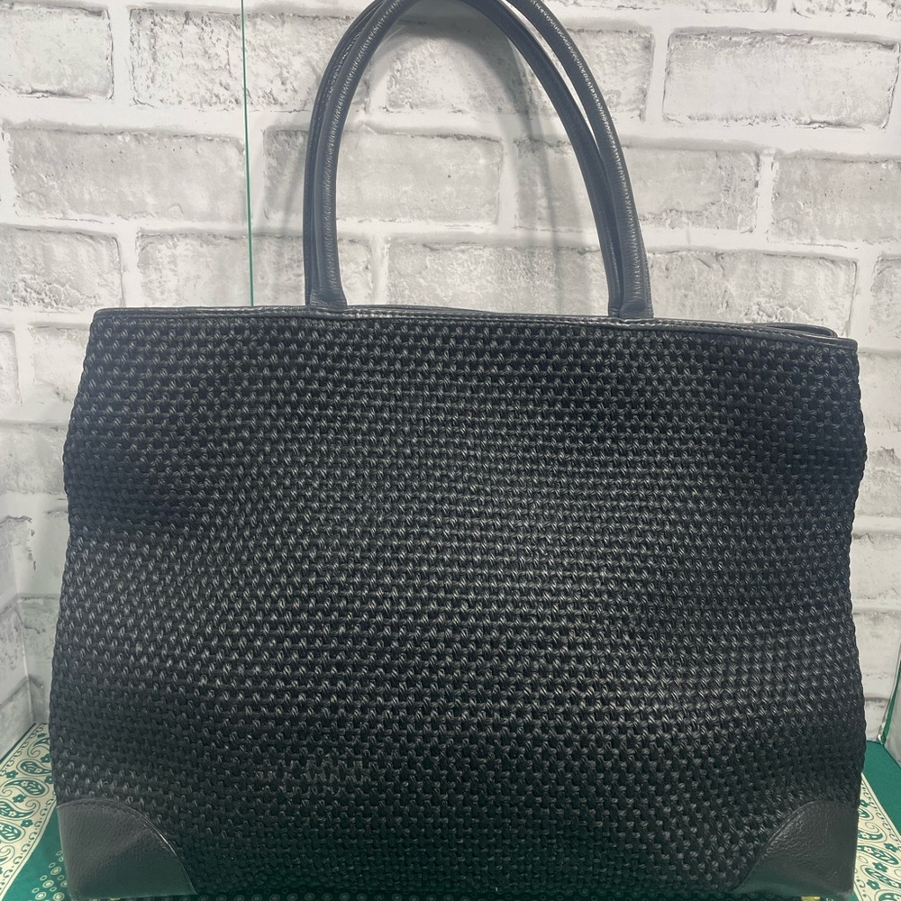 Bottega Veneta And Elegant Black Woven Tote Bag. Coa. Pre-Owned. Corner Wear.